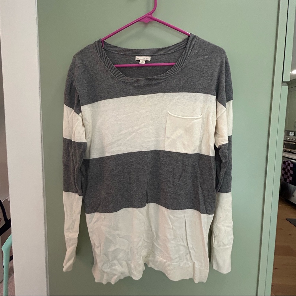 GAP Two-Tone Gray and Cream Crew Neck Sweater